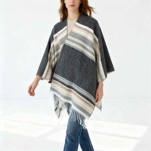 Damen kastiger Capeponcho mit V-Ausschnitt, feinem Fransensaum und gestreifter Webstruktur Drune