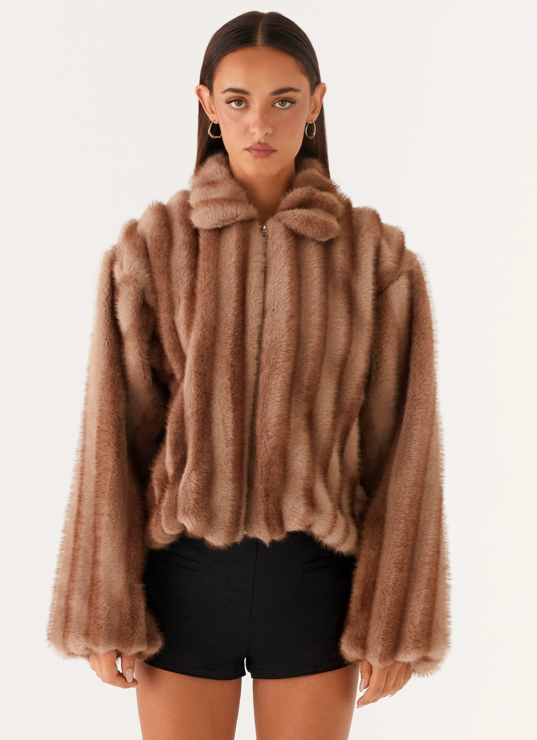 Damen Kurzjacke aus luxuriösem Hochflor-Kunstpelz mit Reißverschluss und voluminösen Ärmeln Drune