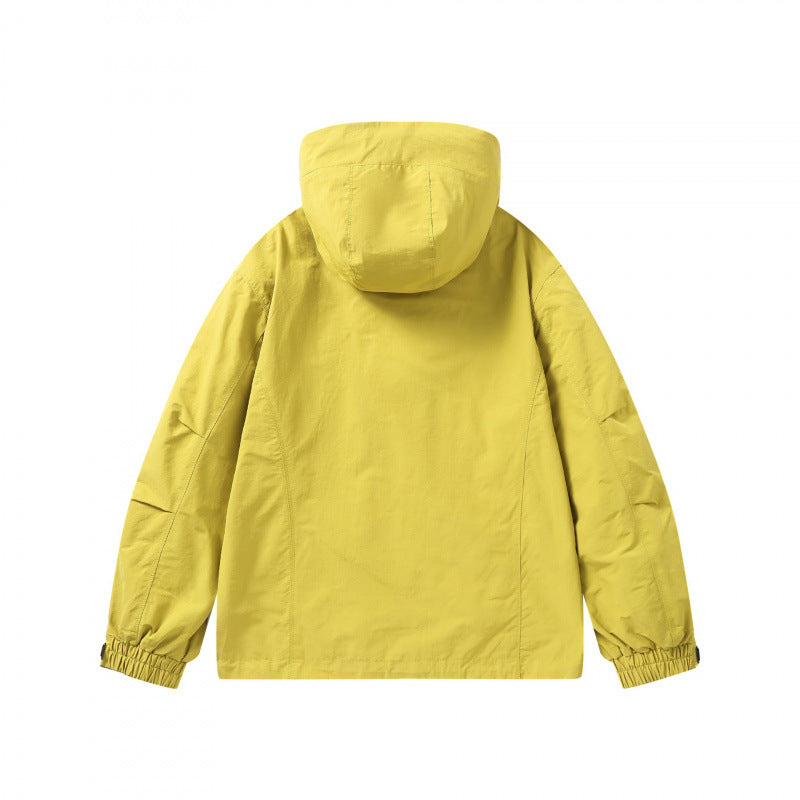 Unisex Kurz geschnittene Kapuzenjacke im technischen Outdoor‑Style mit Kordelzug, verdeckter Frontleiste und verstellbaren Bündchen Drune