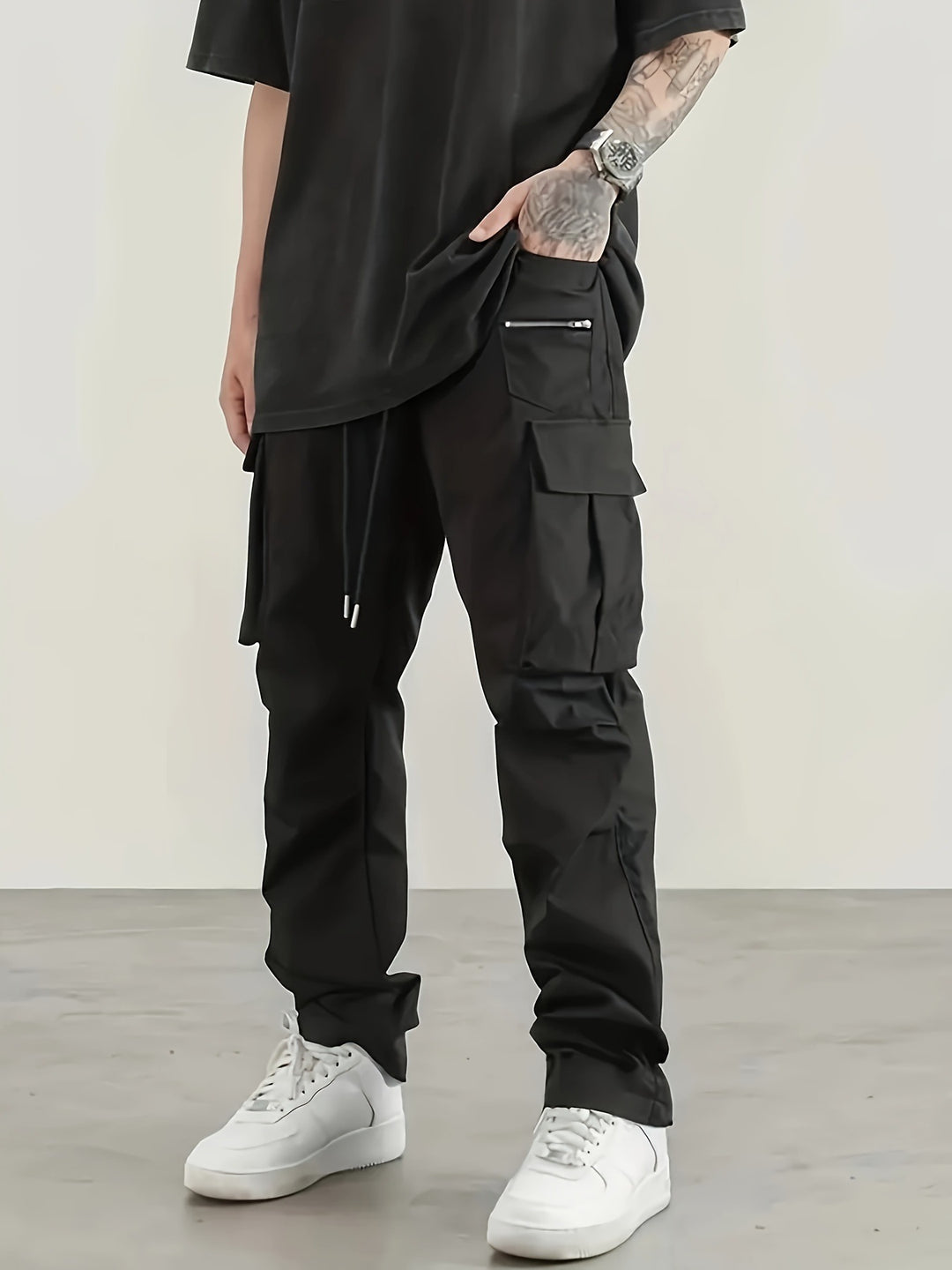 Herren utilitaristische Cargohose mit Reißverschluss‑Tasche, Klappen & Kordelbund Drune