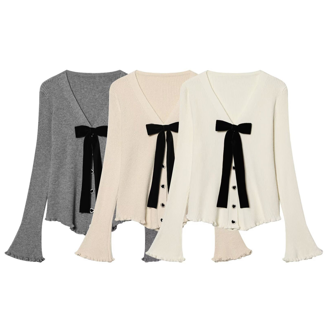 Damen Rippstrick-Cardigan mit V-Ausschnitt, Glockenärmeln, Herzknopfleiste und Samtschleife Drune