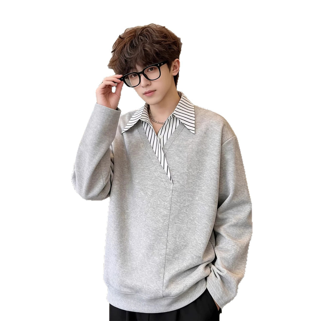 Herren Oversize Pullover mit eingearbeitetem Hemdkragen und V‑Overlap Drune
