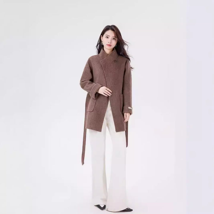 Damen Kurzer Wickel-Wollmantel mit hoher Knopfblende und aufgesetzten Taschen Drune