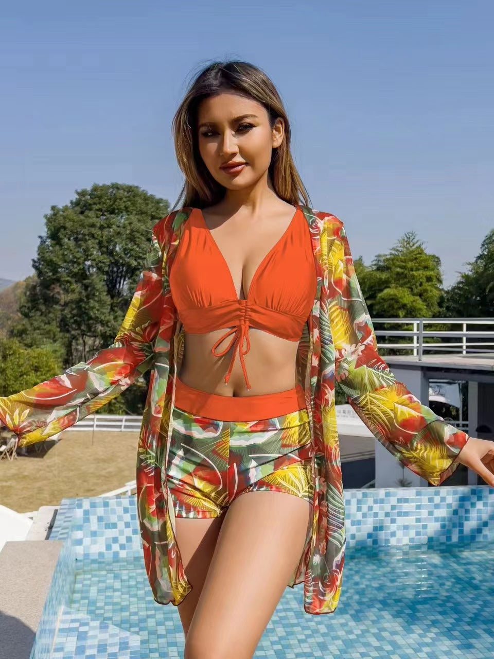 Damen Bikini-Set mit floralem Wickeloberteil und bequemen Shorts Drune