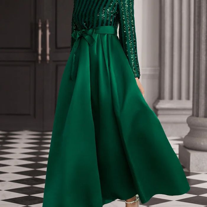 Damen Elegantes Abendkleid mit schimmerndem Oberteil und fließendem Rock Drune