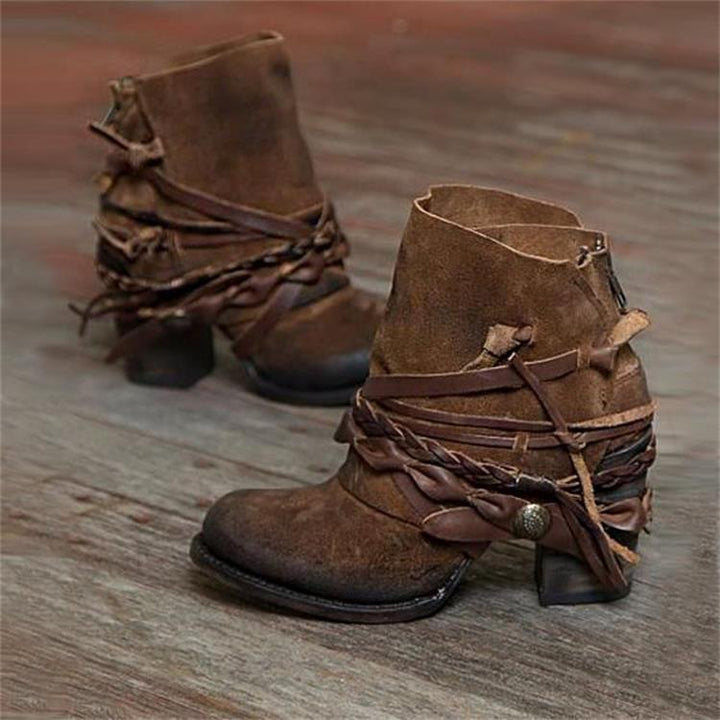 Damen Vintage Western-Ankleboots aus Velourslederoptik mit geflochtenen Zierriemen und niedrigem Blockabsatz Drune