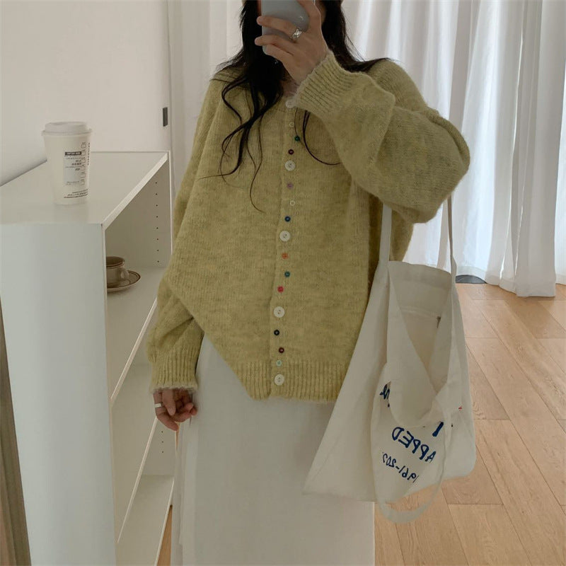 Damen Strickjacke mit bunten Knopfdetails und weich fließendem Design Drune