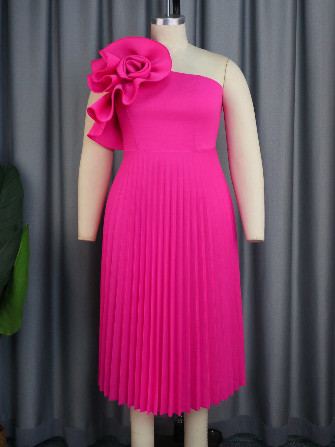Damen Faltenrock Abendkleid mit asymmetrischem Schnitt und dekorativer Blütenapplikation Drune