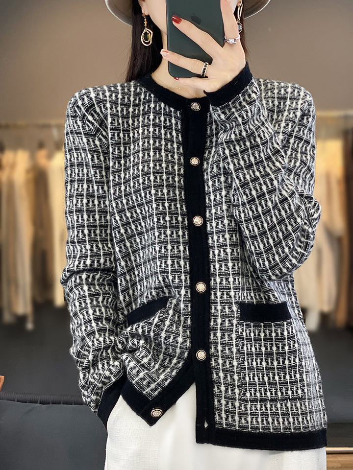 Damen Strickcardigan im Bouclé‑Gittermuster mit Rundhals, Schmuckknopfleiste und aufgesetzten Taschen Drune