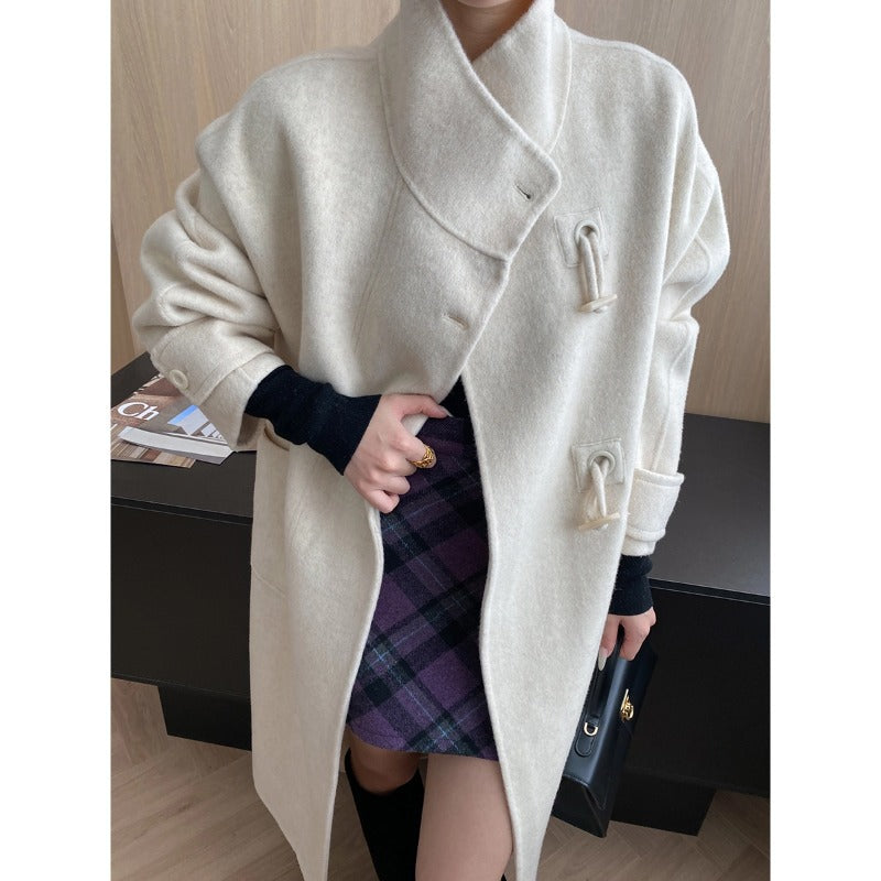 Damen eleganter Wollmantel mit hohem Kragen und dekorativen Knopfdetails Drune