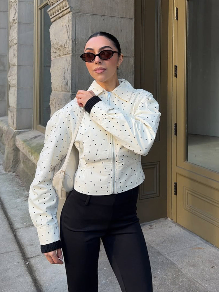 Damen Taillierte Kurzjacke mit Polka‑Dot Perforation, Hemdkragen und verdecktem Reißverschluss Drune