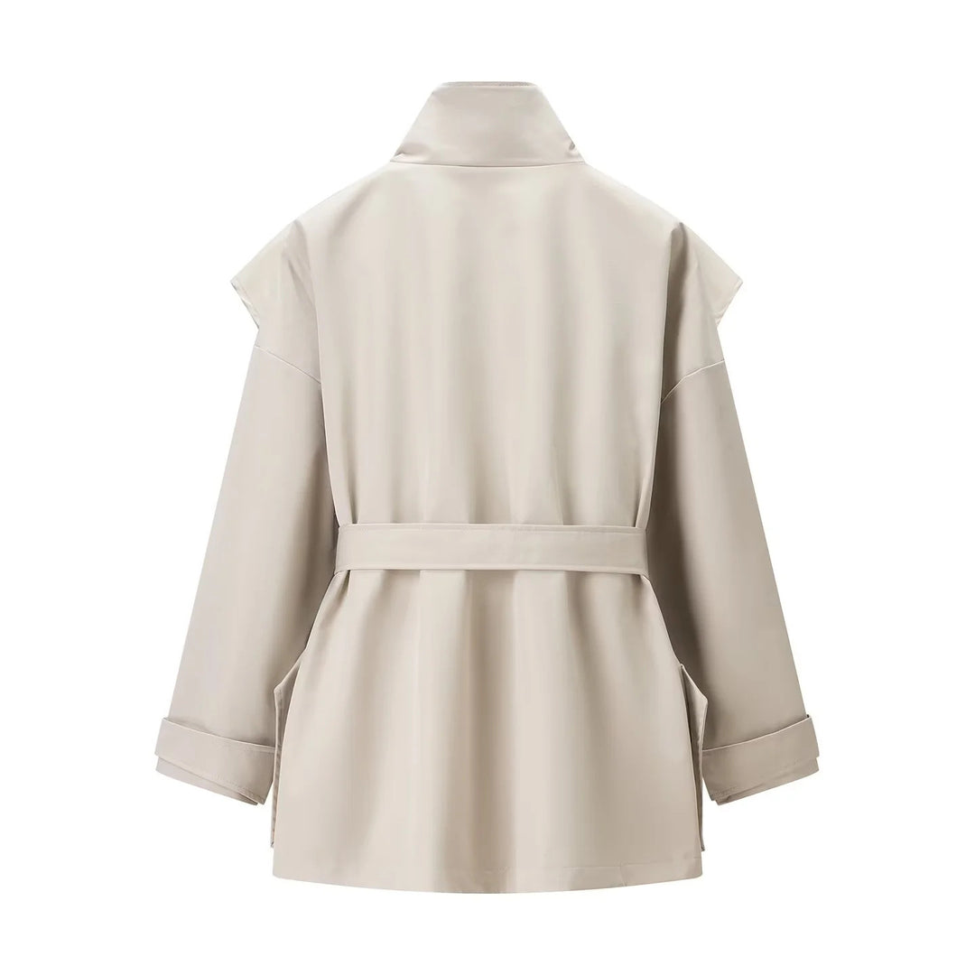 Damen nan kurzer Trenchcoat mit Cape‑Schulter, hohem Stehkragen und Bindegürtel Drune
