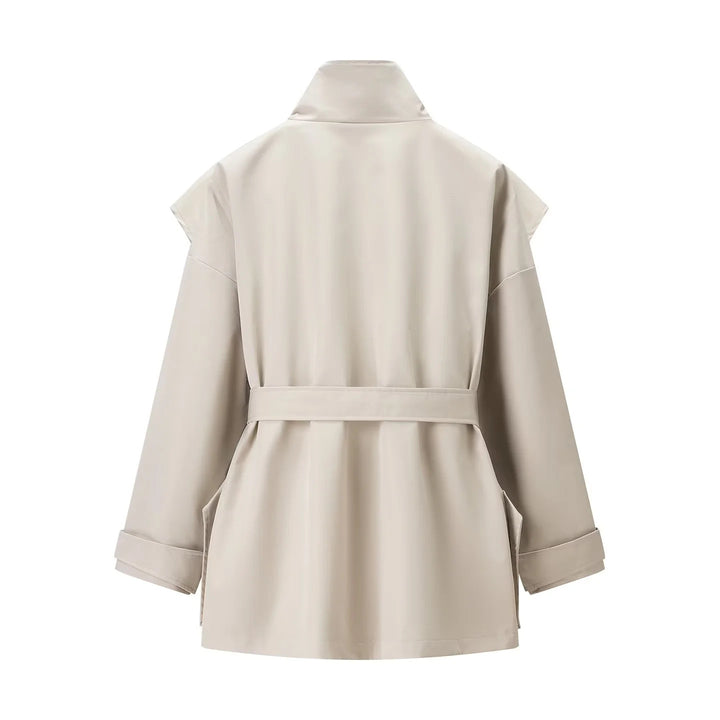 Damen nan kurzer Trenchcoat mit Cape‑Schulter, hohem Stehkragen und Bindegürtel Drune