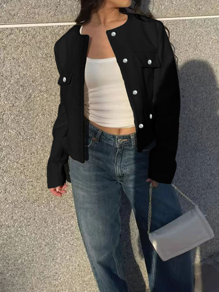 Damen Kurzjacke im Bouclé-Style mit Rundhalsausschnitt, Zierknöpfen und aufgesetzten Pattentaschen Drune
