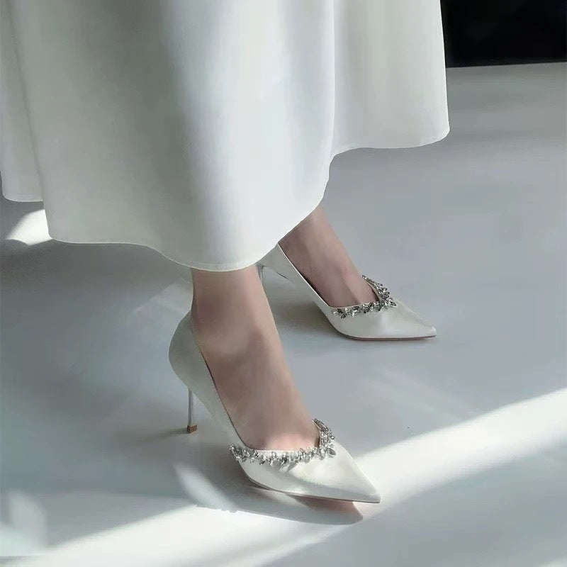 Damen Luxuriöse Lackpumps mit spitzem Zehenbereich und Strassbesatz Stiletto-Absatz Drune