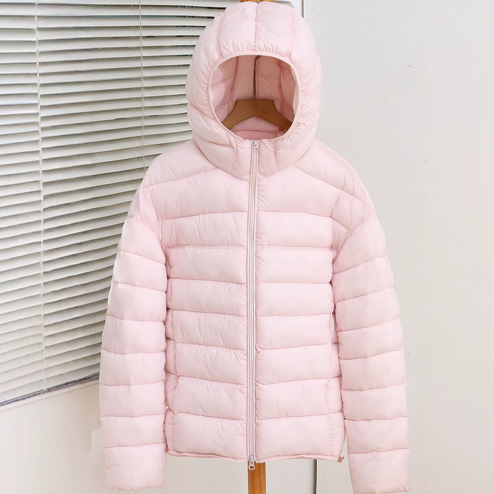 Damen Leichte Kapuzen‑Pufferjacke mit schmaler Quersteppung und ergonomischer Kapuze Drune