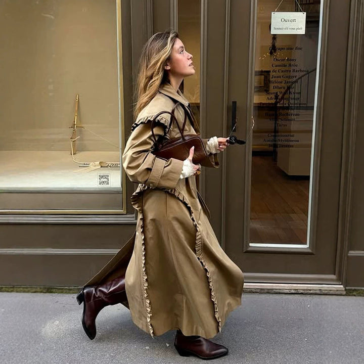 Damen maxilanger Trenchcoat mit Volant‑Schultercape und verstellbaren Manschetten Drune