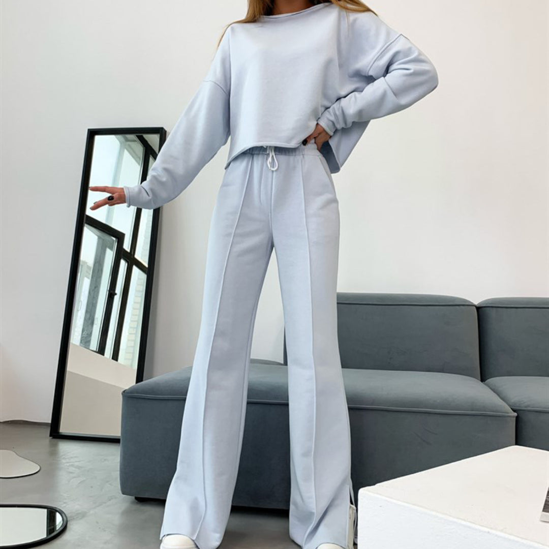 Damen lässiger Sweatshirt und weite Hose im entspannten Stil