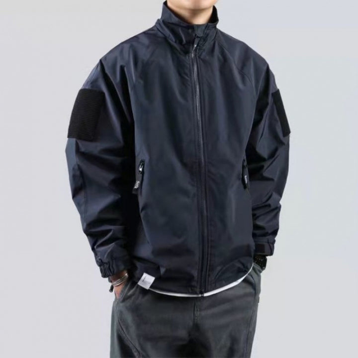 Herren Wind- und Wetterjacke mit funktionalen Taschen und hohem Kragen Drune