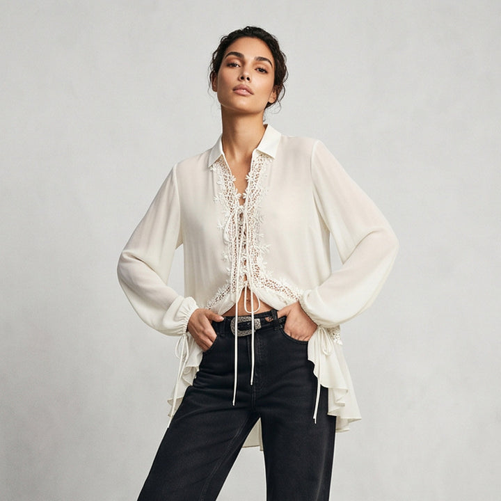 Damen Transparente Chiffonbluse mit Spitzenbesatz, Bindeband & asymmetrischem Volant-Saum Drune
