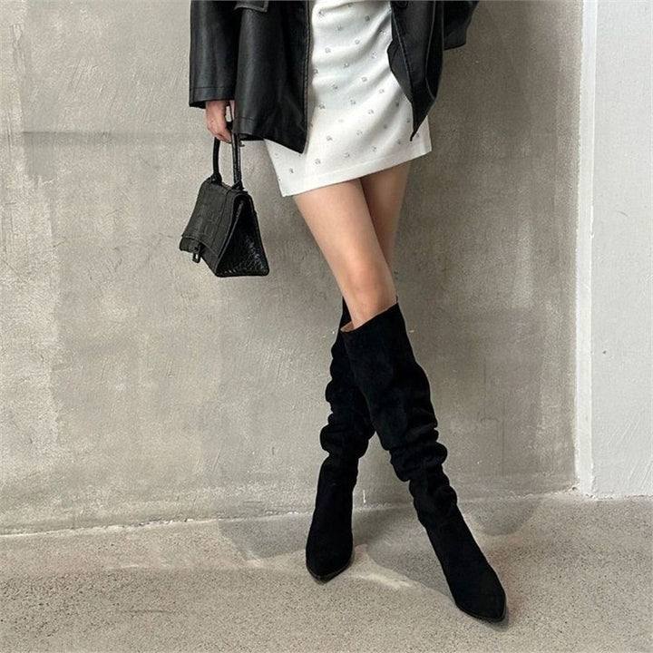 Damen Slouch‑Stiefel aus Wildlederoptik mit spitzer Zehenform und niedrigem Kitten‑Absatz Drune