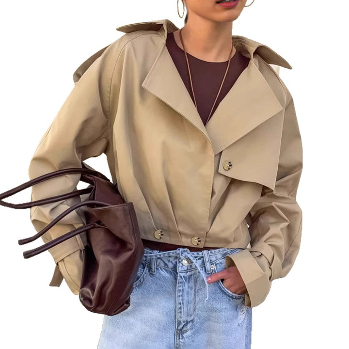 Damen kurz geschnittene Jacke mit großflächigem Revers und Bindeband Drune