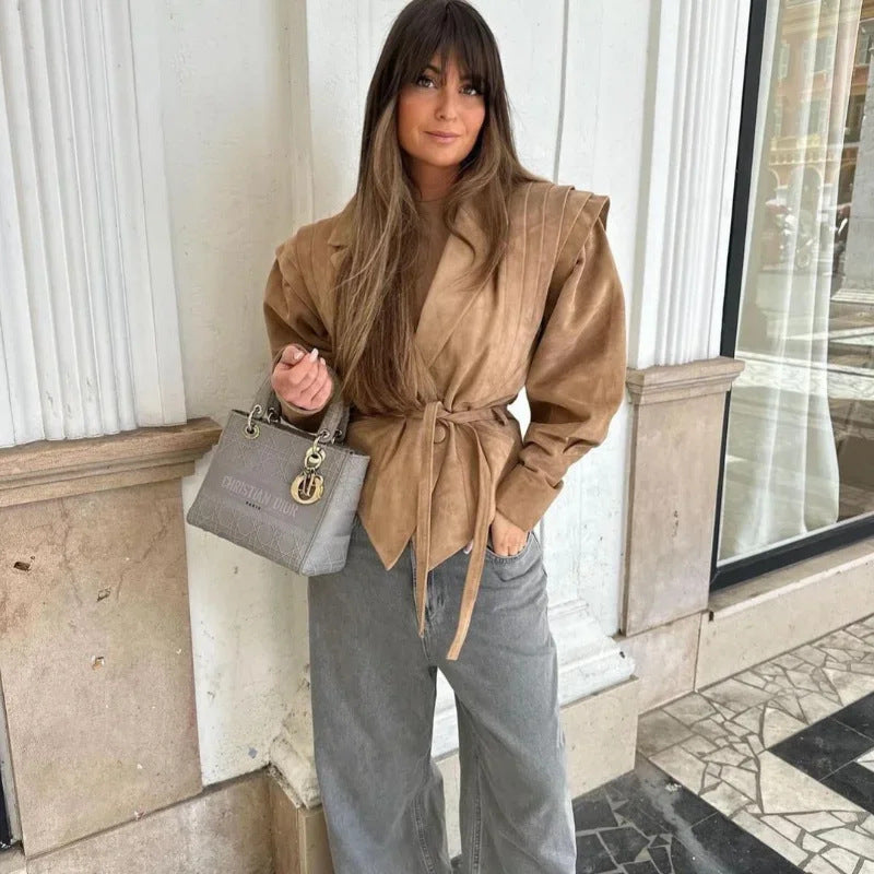Damen Modische Kunstlederjacke mit strukturiertem Design und extravaganten Schulterakzenten Drune