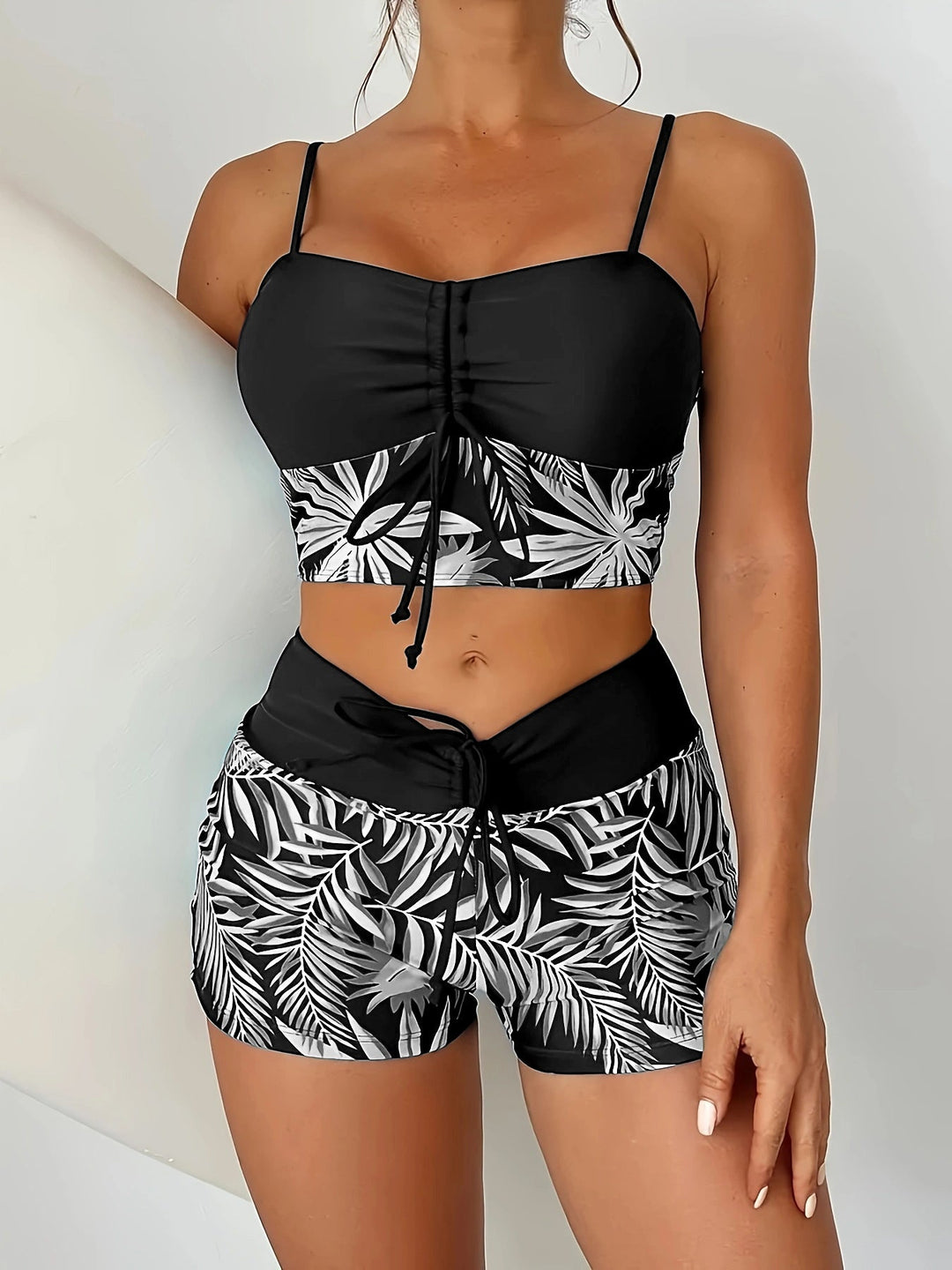 Damen Sportliches Bikini-Top mit Shorts Drune