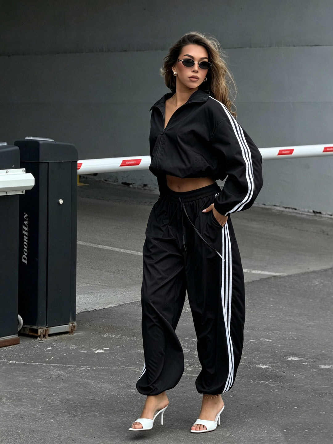 Damen Oversized kurz geschnittene Trainingsjacke und taillenhohe Jogginghose Set mit Seitenstreifen Drune