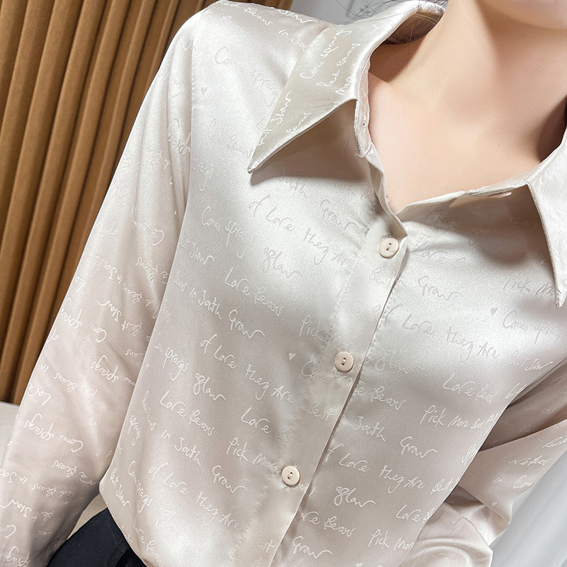 Damen Satinbluse mit zarter Jacquard‑Schrift, spitzem Hemdkragen und durchgehendem Knopfverschluss Drune