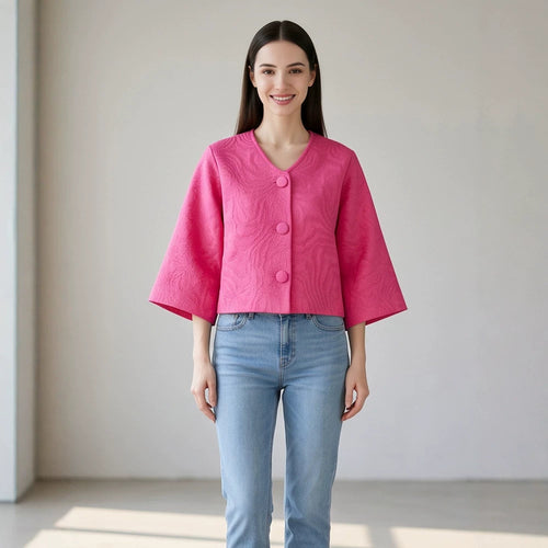 Damen Kurz geschnittene strukturierte Jacquardjacke mit Rundhalsausschnitt & großen Stoffknöpfen Drune