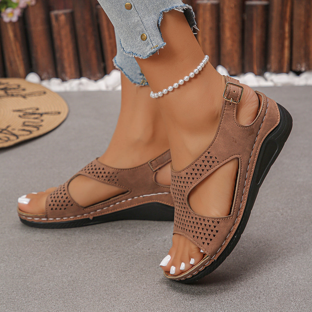 Damen Komfort-Sandalen mit perforiertem Obermaterial, verstellbarem Fersenriemen und gepolstertem Fußbett Drune