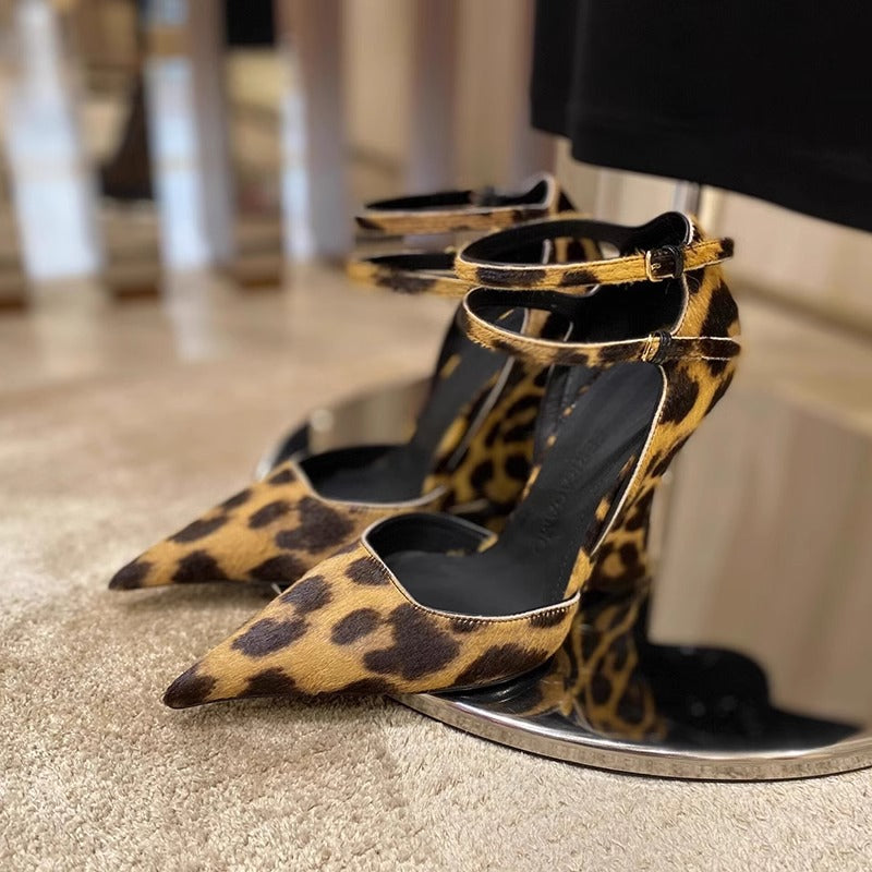 Damen Spitz zulaufende Lackpumps im Mary-Jane‑Stil mit doppeltem Knöchelriemen und sculpted Kittenabsatz Drune
