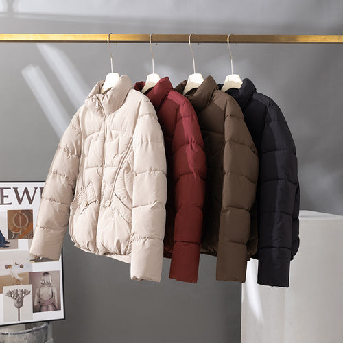 Damen nan kurzer Steppblouson mit hoher Kragenblende, diagonal gesetzten Ziernähten und aufgesetzten Pattentaschen Drune