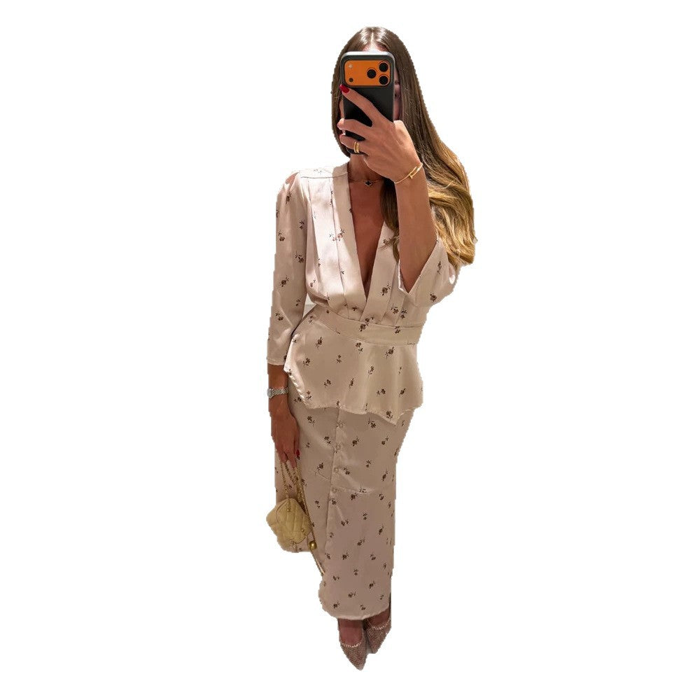 Damen Satin-Zweiteiler mit tailliertem Peplum-Top, tiefem V-Ausschnitt und knöpfbarem Midirock Drune