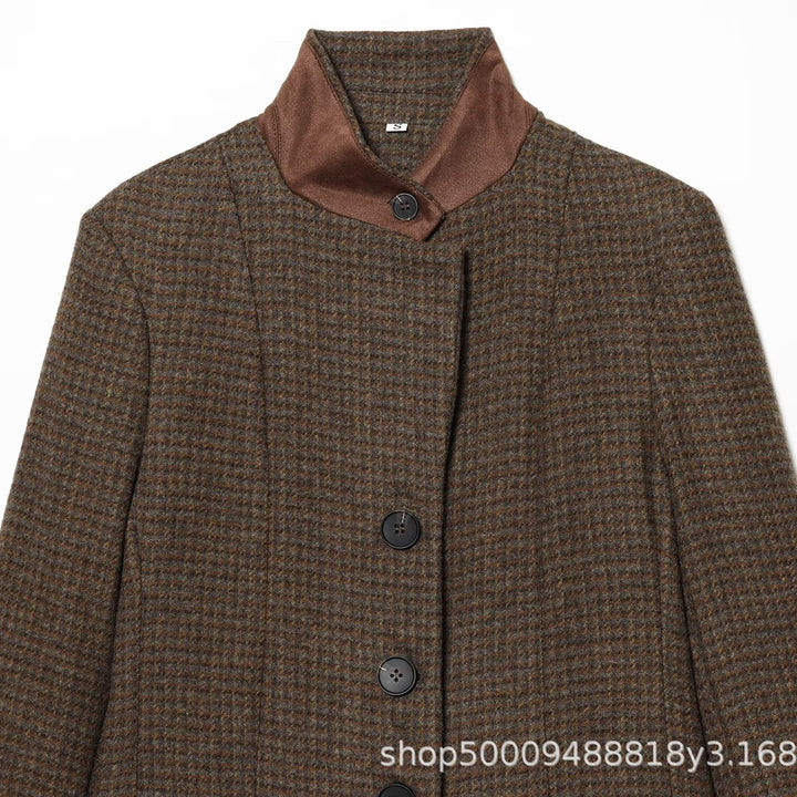 Damen Kurzer Tweedblazer mit Stehkragen, Knopfleiste und Pattentaschen Drune