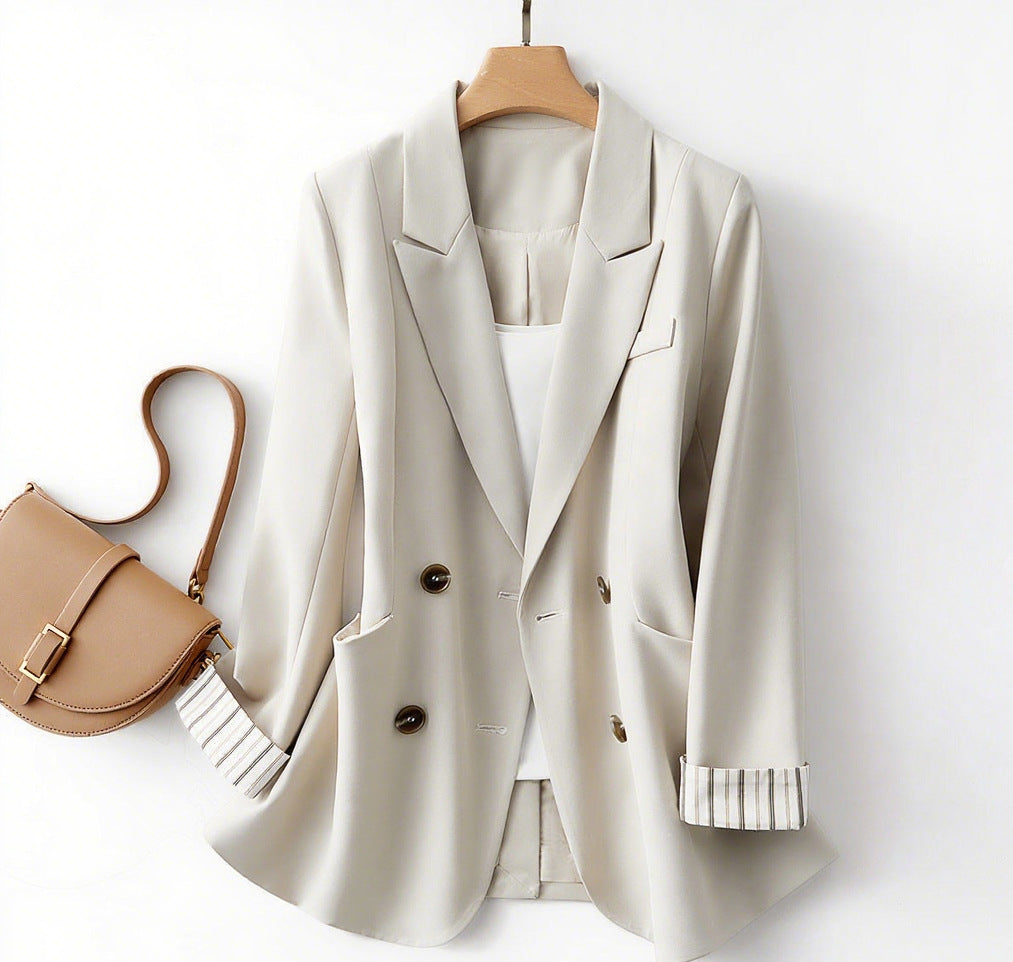 Damen Elegant geschnittene Blazerjacke mit doppelter Knopfreihe und kontrastierenden Ärmelaufschlägen Drune