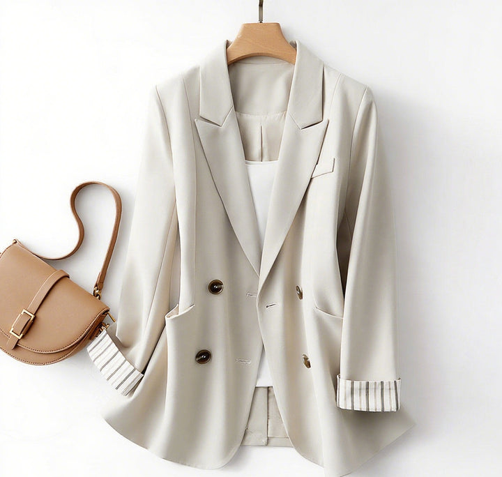 Damen Elegant geschnittene Blazerjacke mit doppelter Knopfreihe und kontrastierenden Ärmelaufschlägen Drune
