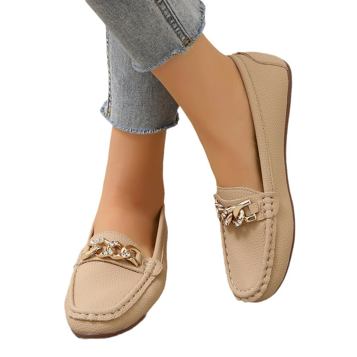 Damen Flexibler Mokassin‑Slipper mit gepolstertem Komfortfußbett und dekorativer Metallkette Drune
