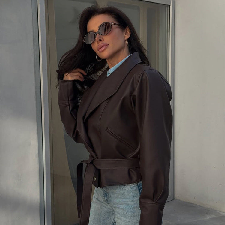 Damen Kurzblazer aus veganem Leder mit Taillengürtel Drune
