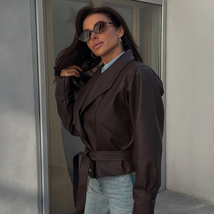 Damen Kurzblazer aus veganem Leder mit Taillengürtel Drune