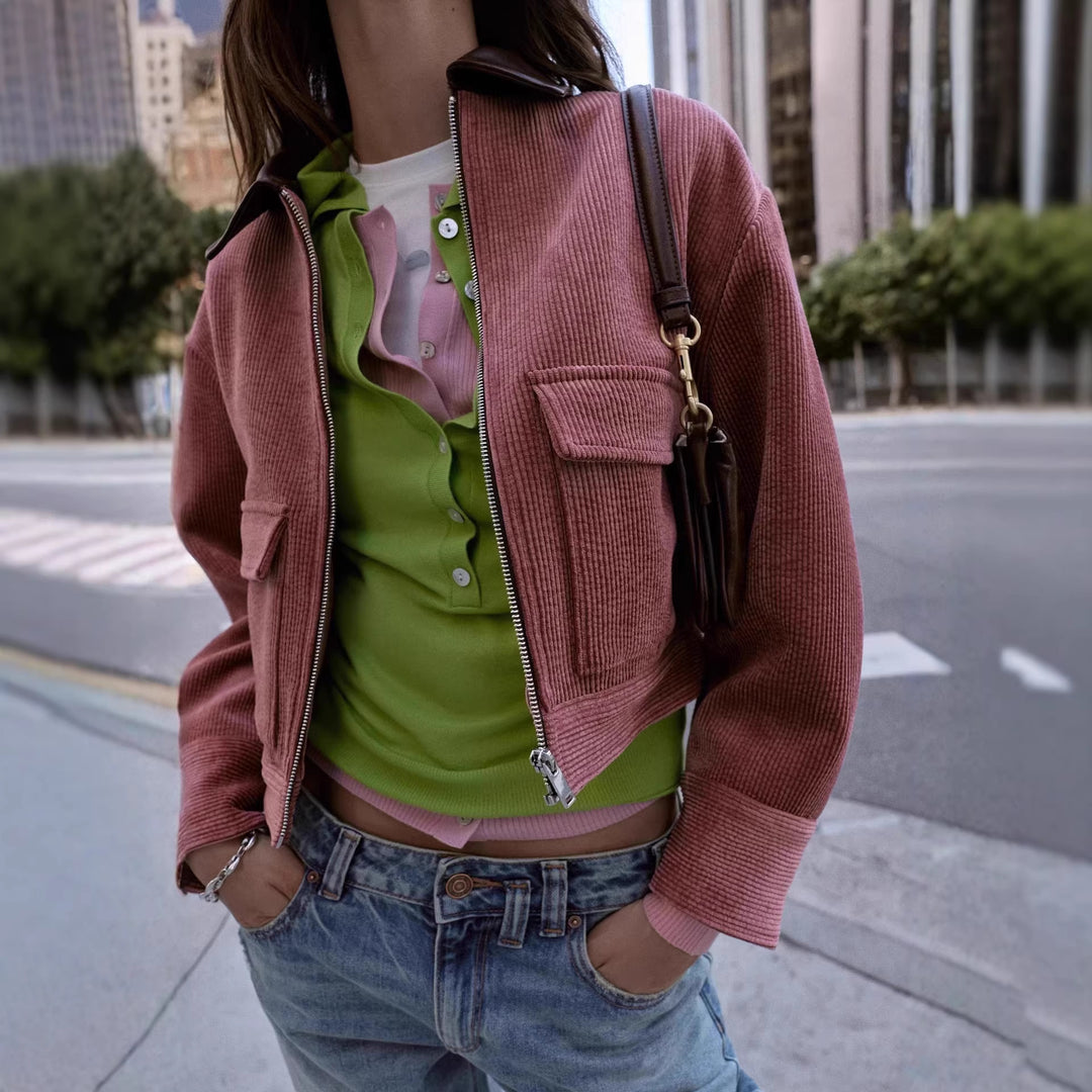 Damen Kurz geschnittene Cordjacke mit Reißverschluss Pattentaschen und Lederkragen Drune