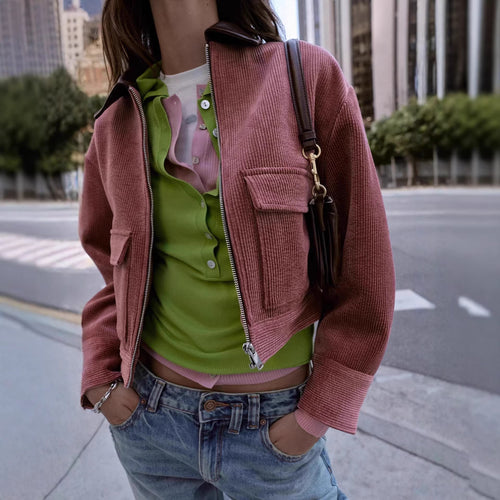 Damen Kurz geschnittene Cordjacke mit Reißverschluss Pattentaschen und Lederkragen Drune