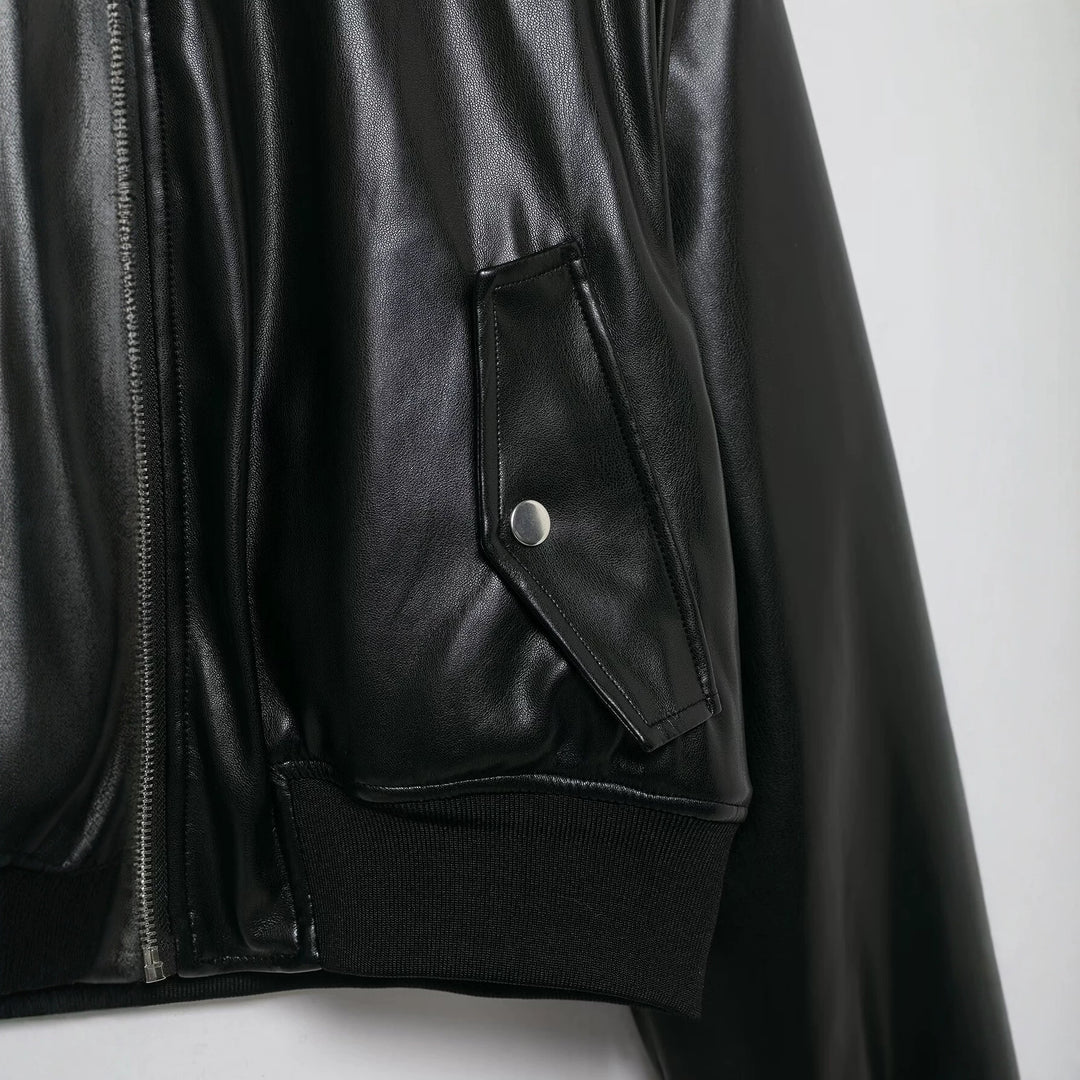 Damen Cropped Biker‑Bomberjacke aus Kunstleder mit Rippbündchen und aufgesetzten Pattentaschen Drune