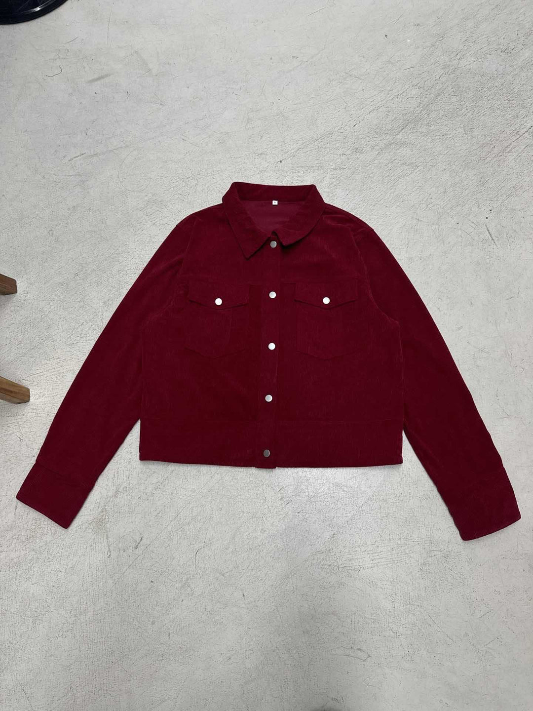 Damen Kurzgeschnittene Cord-Truckerjacke mit Druckknöpfen und aufgesetzten Brusttaschen Drune