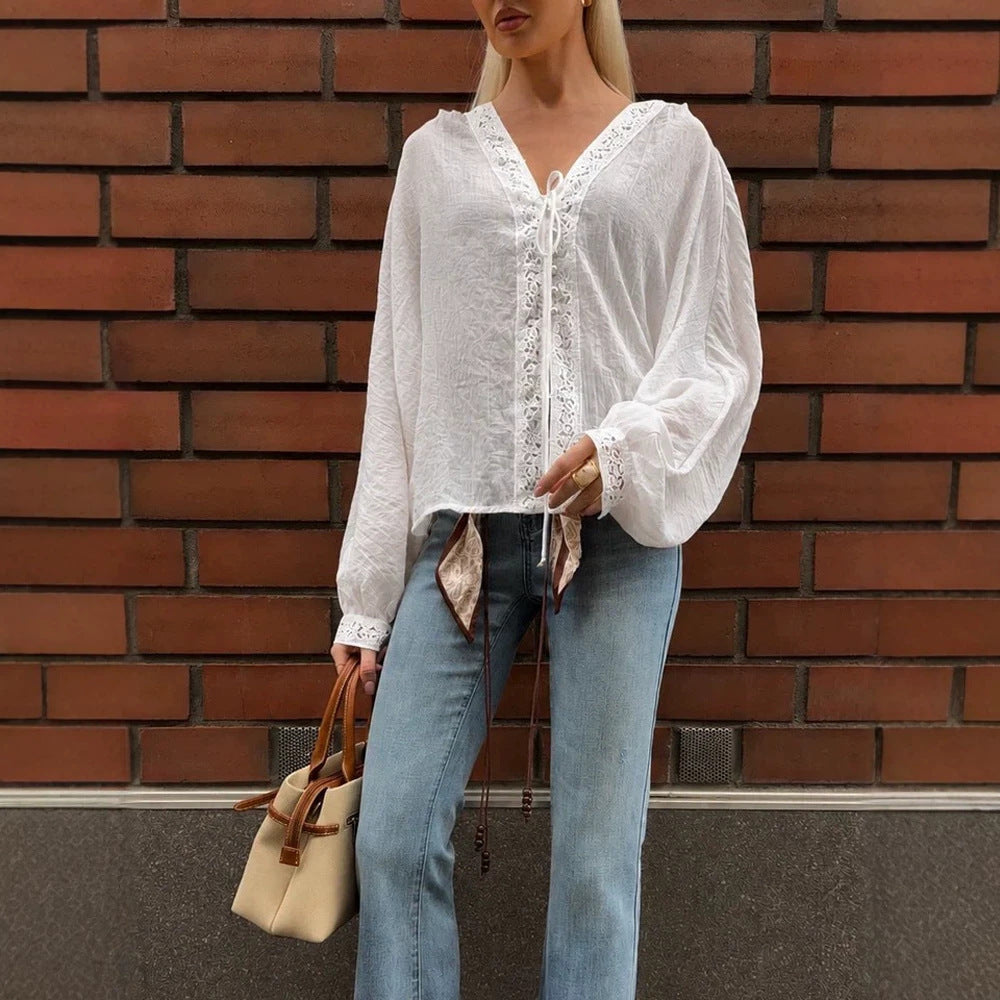 Damen Leichte V-Ausschnitt-Spitzenbluse mit Bindeband, Perlendetail & Volumenärmeln Drune
