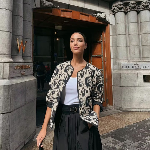 Damen nan gesteppte Kurzjacke mit abstraktem Strukturprint, leichter Thermofüllung und kontrastierender Paspel Drune