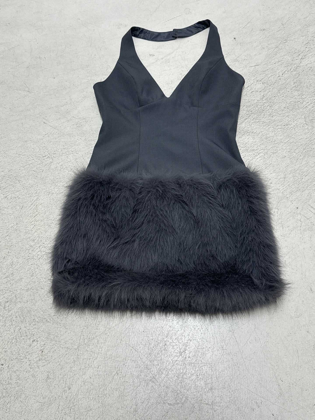 Damen elegantes Abendkleid mit gefüttertem Fellbesatz Drune
