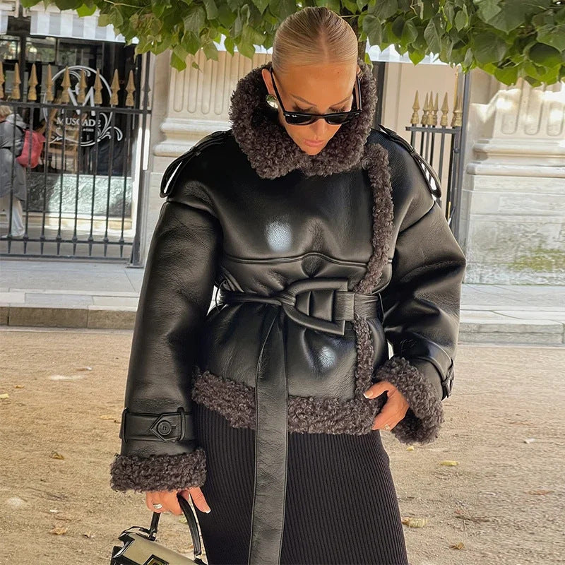 Damen Modische Kunstlederjacke mit kuscheligem Fellkragen und tailliertem Gürtel Drune
