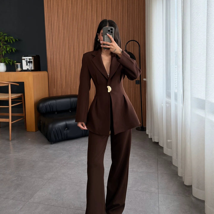 Damen Taillierter Longblazer mit goldener Statement-Schnalle Drune